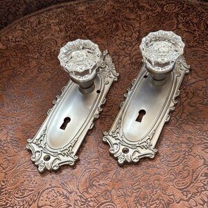 Privacy Crystal Door Knob with Victorian Plate